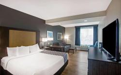 La Quinta Inn & Suites by Wyndham Victoria - South