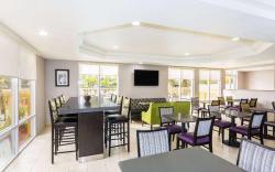 La Quinta Inn & Suites by Wyndham Orlando Universal area