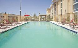 La Quinta Inn & Suites by Wyndham Dallas I-35 Walnut Hill Ln