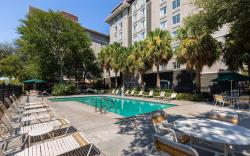 La Quinta Inn & Suites by Wyndham San Antonio Airport