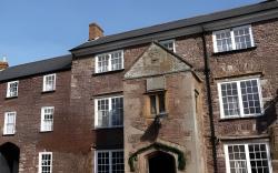 Luttrell Arms