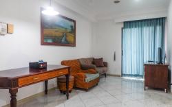 Spacious Classic 1BR Apartment at Taman Beverly By Travelio