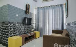 Fully Furnished with Comfortable 2BR Grand Palace Kemayoran Apartment By Travelio
