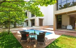 StayVista's Greenwoods Villa 6 - City-Center Villa with Private Pool, Terrace, Lift & Ping-Pong Tabl