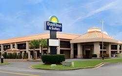 Quality Inn & Suites near Robins Air Force Base