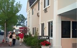 Court Plaza Inn & Suites of Mackinaw