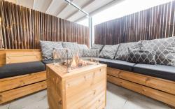 Spacious Split-Level w BBQ