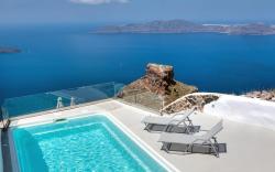 Pearl on the Cliff Hotel & Suites
