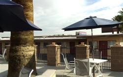 Desert Hills Motel