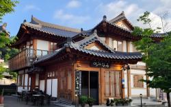 Leega Hanok