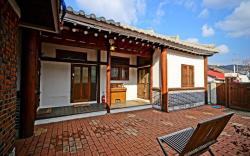 Jeonju Namugeuneul and Geunsoonae Chogajip