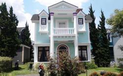 Villa Kota Bunga Poppy