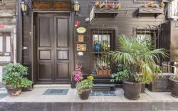 Hotel Naz Wooden House Inn