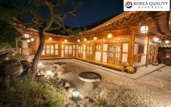 Jeonju Hanok Maeul Samrakheon Hanok