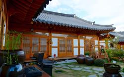 Jeonju Hanok Maeul Sukbak Deomeomoom