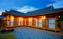 Jeonju Hanok Sukbak Chaehumgwan