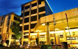 The Ritz Hotel at Garden Oases