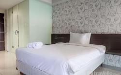 Classic Modern Studio Room Apartment at The Square Surabaya By Travelio