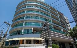 Royal Beach View Suites