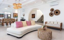 Villa Besakih 5BR, 5 mins to beach - Canggu