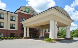 Holiday Inn Express & Suites Fairmont By IHG