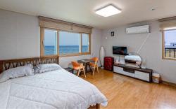 Jeju Woljeongri Pungcha Pension