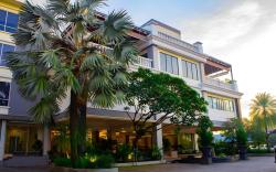 Rattan Inn