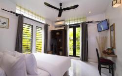 Enkosa 3-bedroom Modern Villa + pool & bar