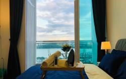 Paragon Suite, Sunflower Suite by Antlerzone
