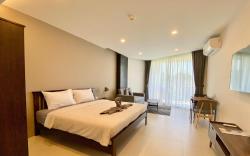 Escape Condominiums Beachfront Suite Studio - E247