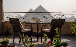 Gardenia pyramids view inn