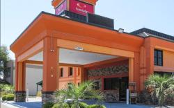 Econo Lodge Inn & Suites