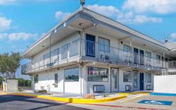 Motel 6 Fort Worth, TX - East