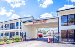 OYO Hotel Houston N Fm-1960 Champions TX