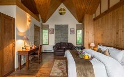 Wood House Retreat by Vista Rooms