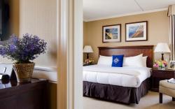 Salem Waterfront Hotel & Suites