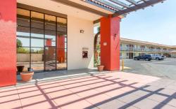 Baymont by Wyndham Bakersfield