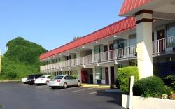 Super 8 By Wyndham Kingsport /I-81