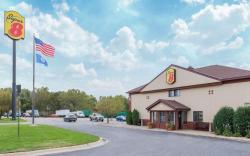 Super 8 By Wyndham Fairmont
