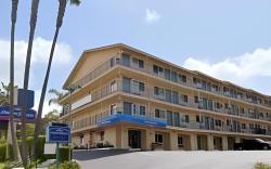 Howard Johnson by Wyndham San Diego Hotel Circle