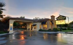 University Park Inn & Suites