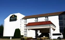La Quinta Inn & Suites by Wyndham Atlanta Airport South