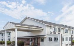 Super 8 By Wyndham Portland/Westbrook Area
