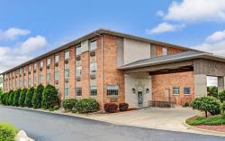 Super 8 By Wyndham Gurnee