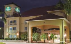 La Quinta Inn & Suites by Wyndham Mercedes Outlet Mall