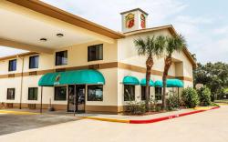 Super 8 by Wyndham League City/Kemah Area
