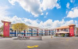 Super 8 By Wyndham Austin University/Downtown Area