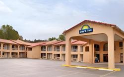 Days Inn by Wyndham Ruidoso Downs