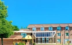 Super 8 By Wyndham Toronto East On
