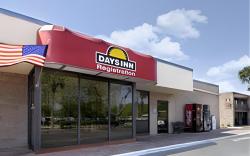 Days Inn by Wyndham Bradenton - Near the Gulf